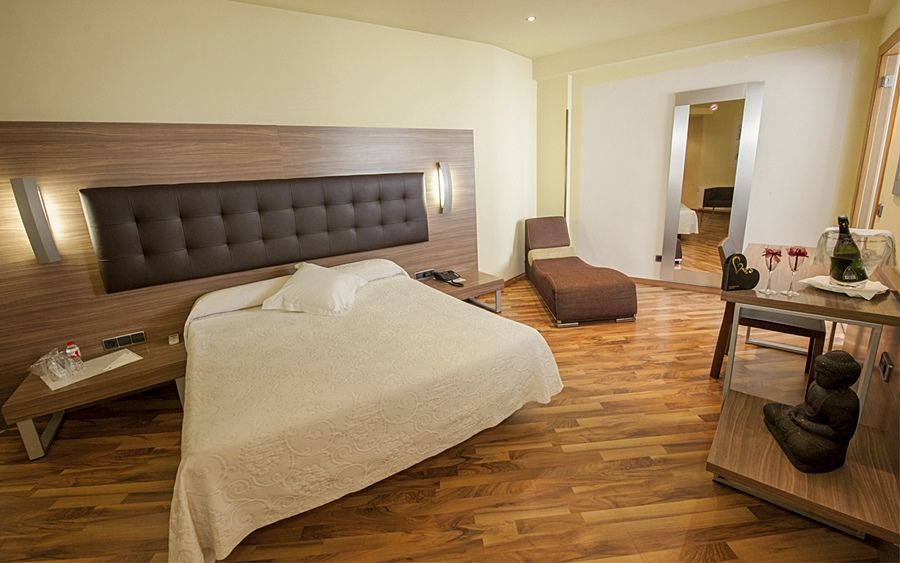 Hotel El Bruc Bagian luar foto
