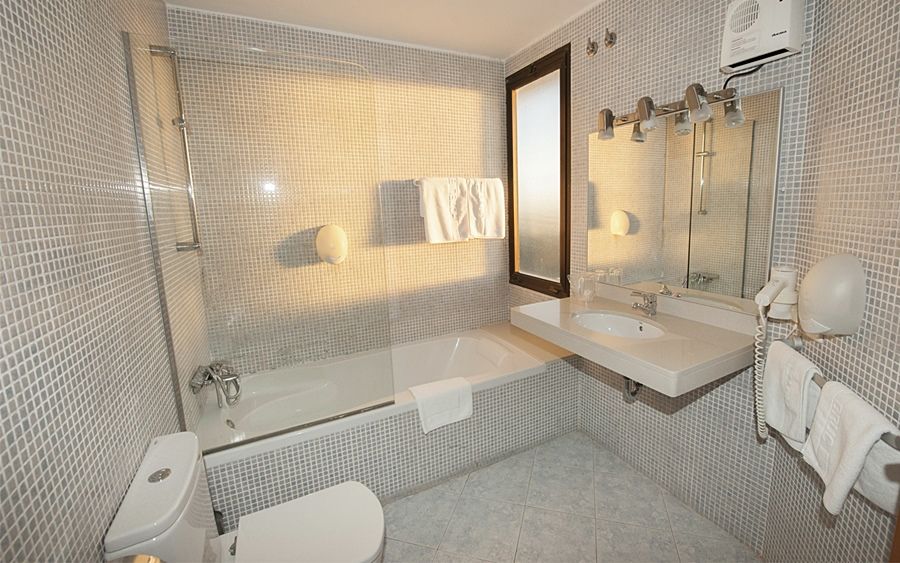 Hotel El Bruc Bagian luar foto